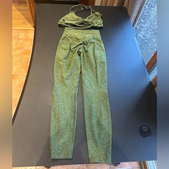 (3) Bombshell Workout Set Bundle - Picture 4 of 13